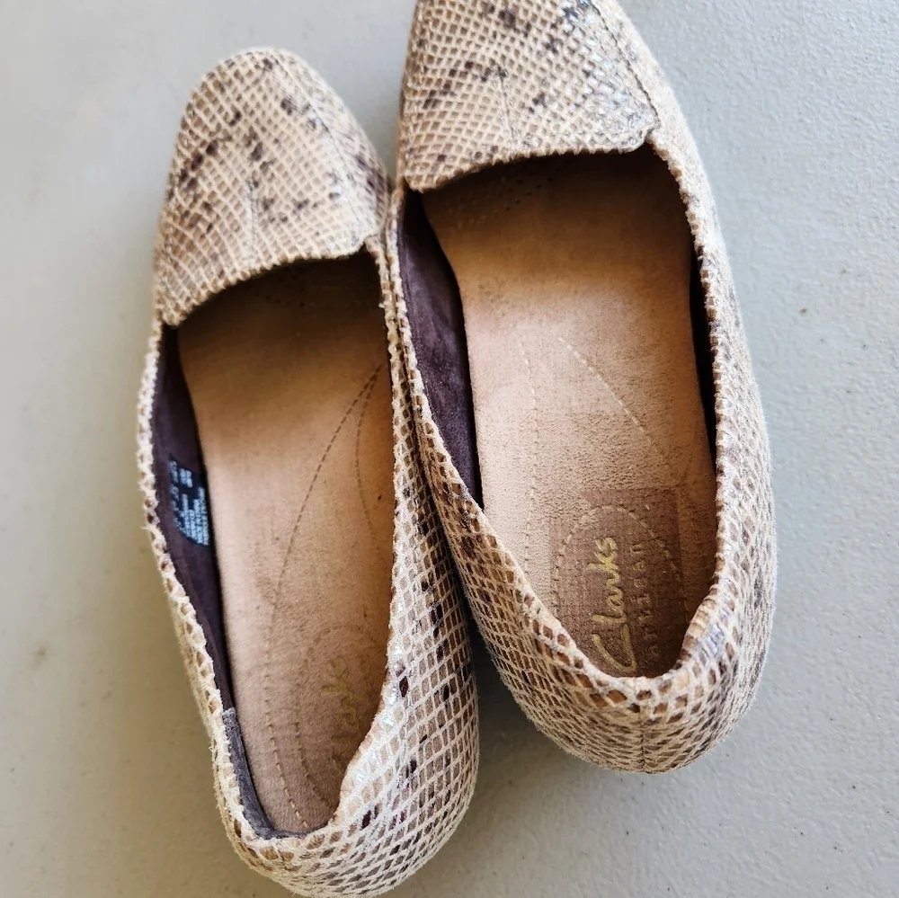 Clark’s Artisan Loafers Snakeskin Beige Brown 7M Flat Shoes